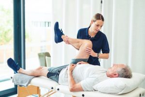 فیزیوتراپی زانو در سردار جنگل